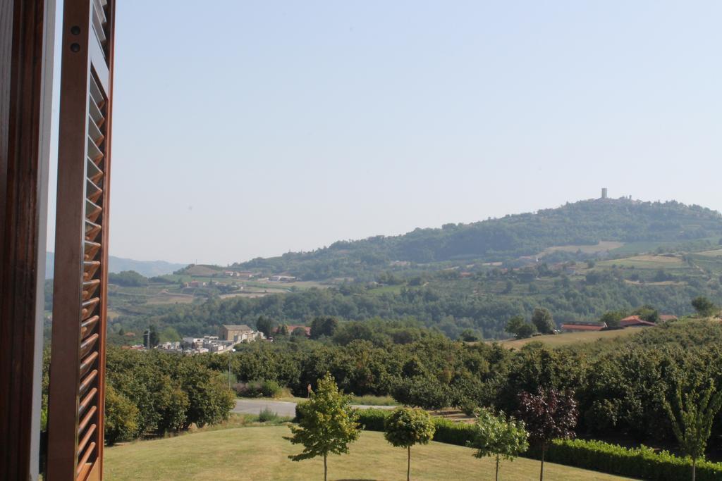 Villa Carla Castino 外观 照片